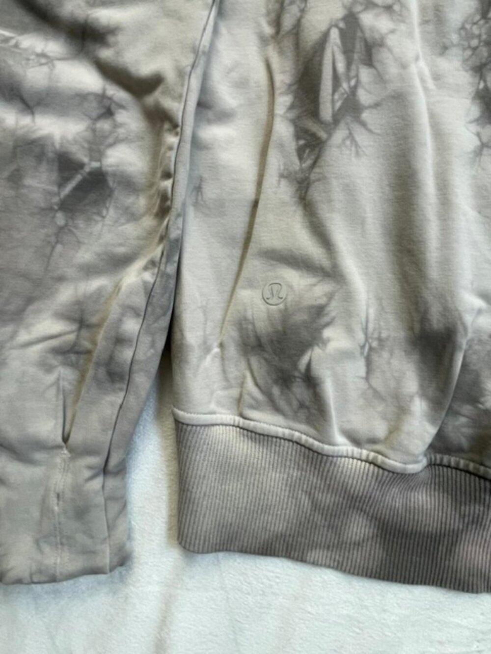 Lululemon Women's Its A Wash Crew Tie Dye Sweatshirt, Gray, Size 6 - Picture 3 of 7